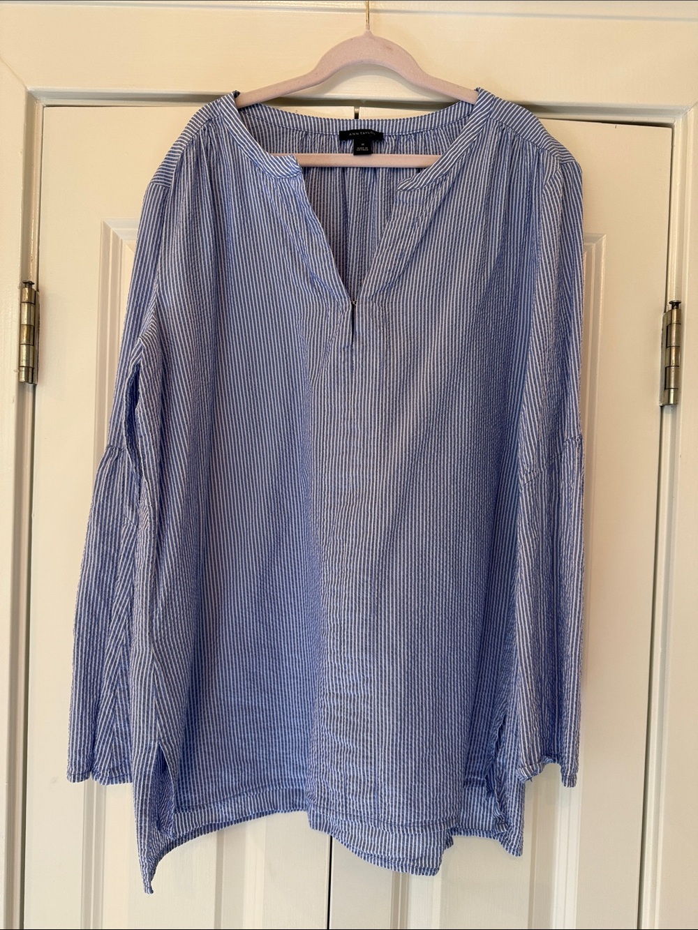 Ann Taylor Blue and White Seersucker Striped Tunic Size Medium